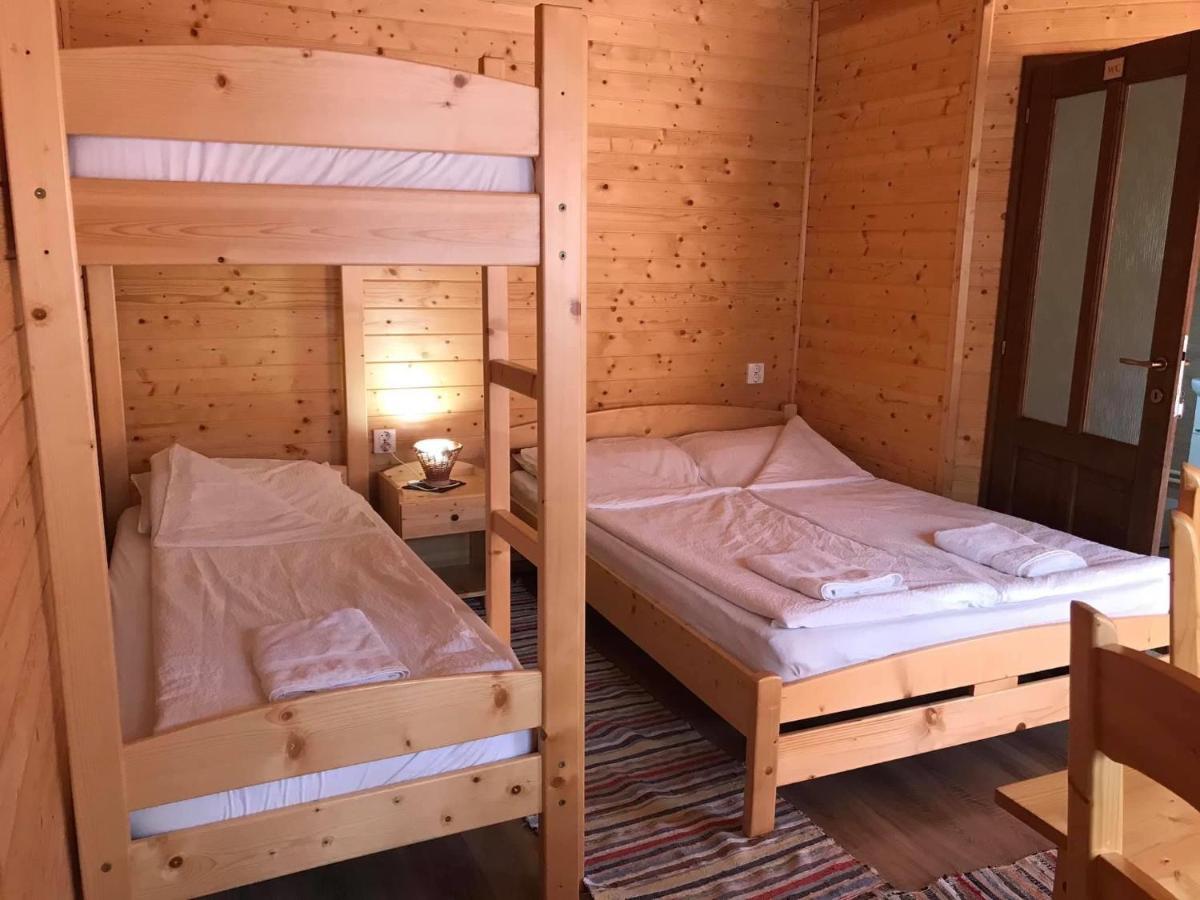 Riverside Woodhouses Прайд Екстериор снимка