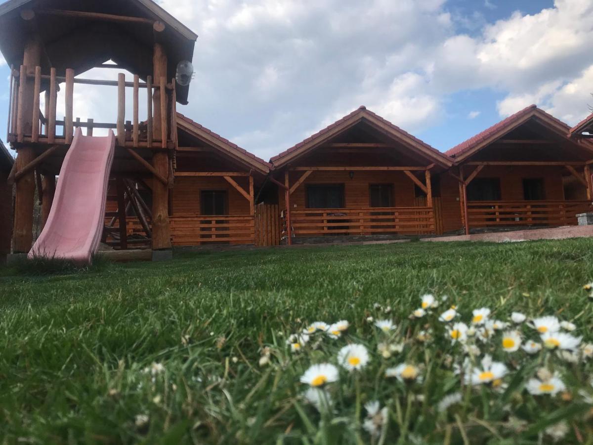 Riverside Woodhouses Прайд Екстериор снимка