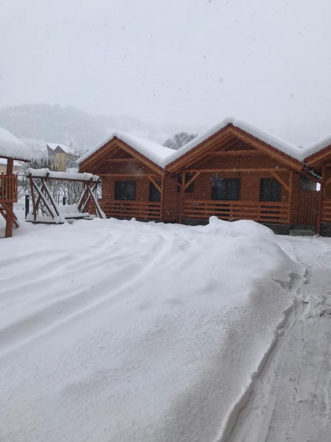 Riverside Woodhouses Прайд Екстериор снимка
