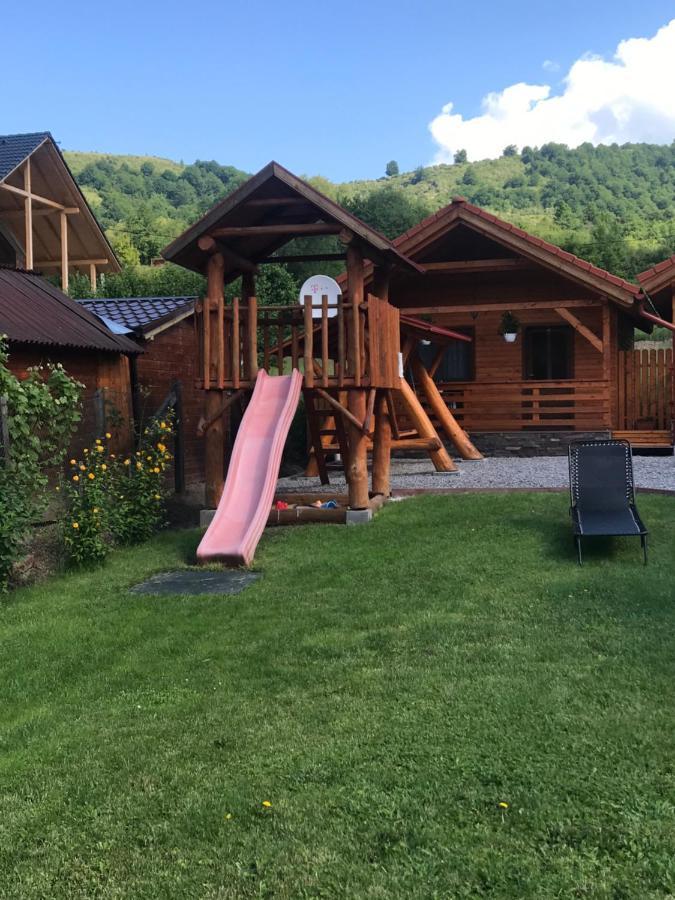 Riverside Woodhouses Прайд Екстериор снимка