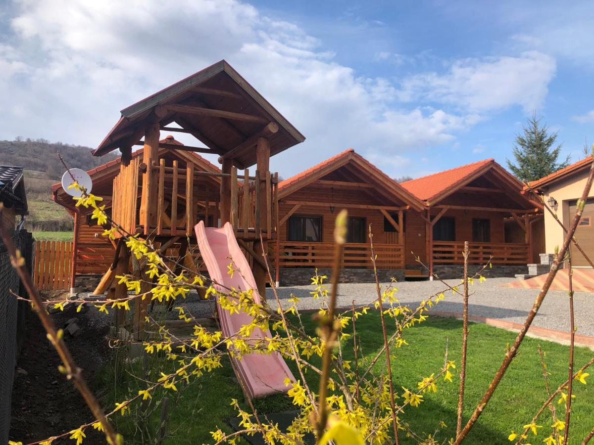 Riverside Woodhouses Прайд Екстериор снимка