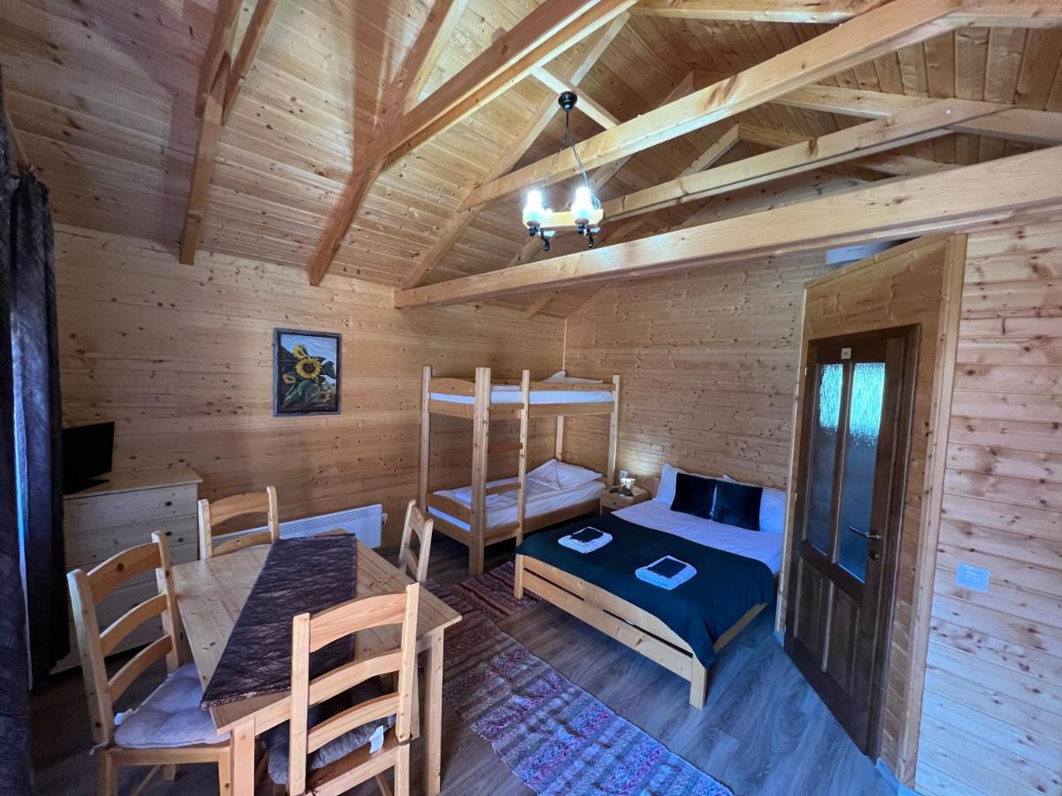 Riverside Woodhouses Прайд Екстериор снимка