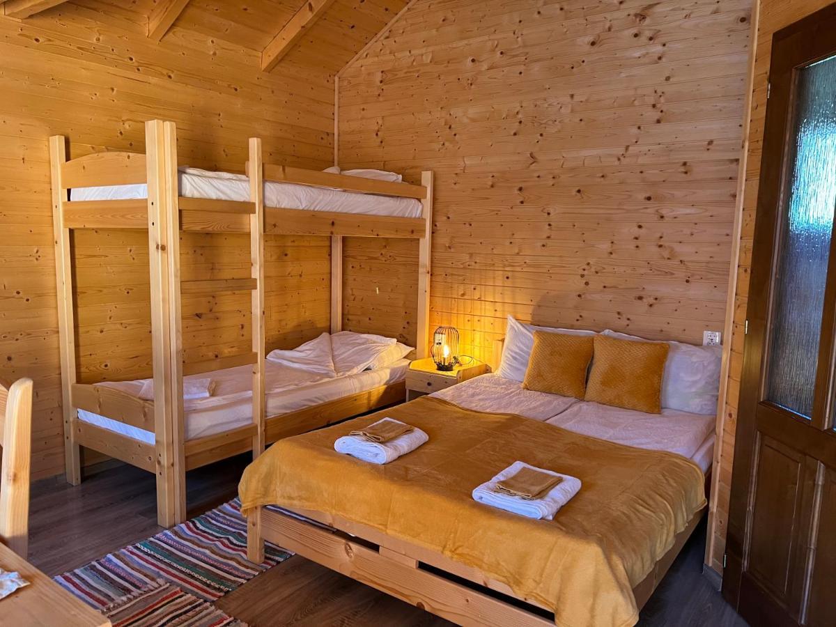 Riverside Woodhouses Прайд Екстериор снимка