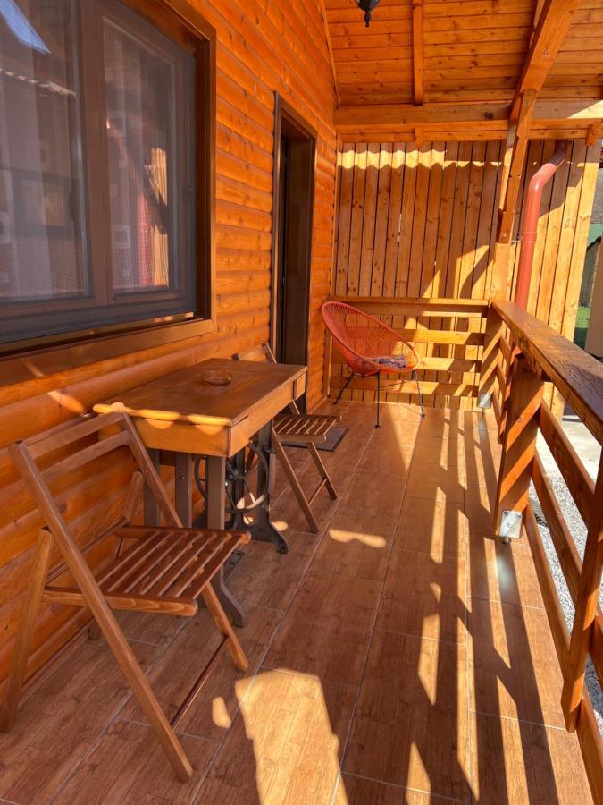 Riverside Woodhouses Прайд Екстериор снимка