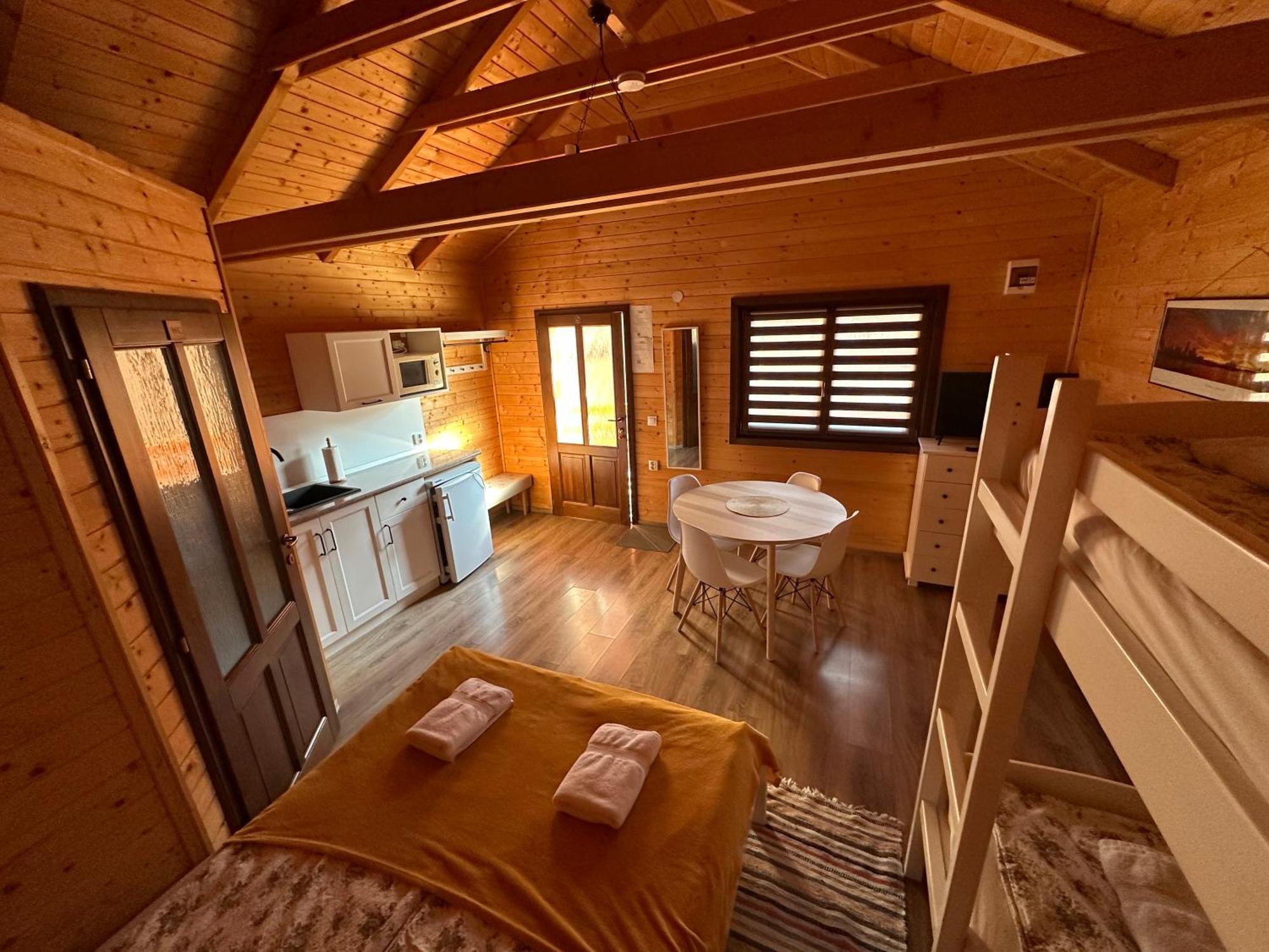 Riverside Woodhouses Прайд Екстериор снимка
