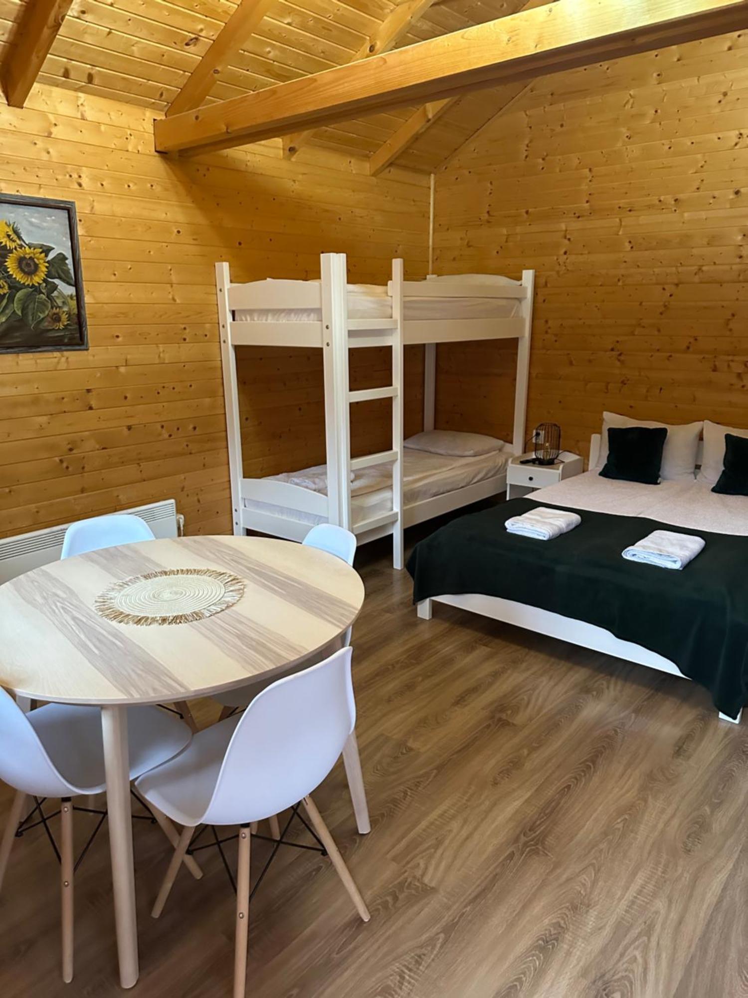 Riverside Woodhouses Прайд Екстериор снимка