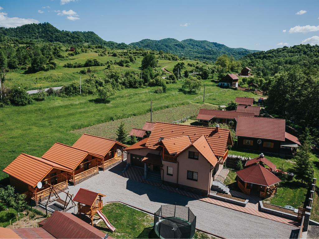 Riverside Woodhouses Прайд Екстериор снимка