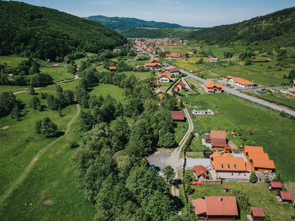 Riverside Woodhouses Прайд Екстериор снимка