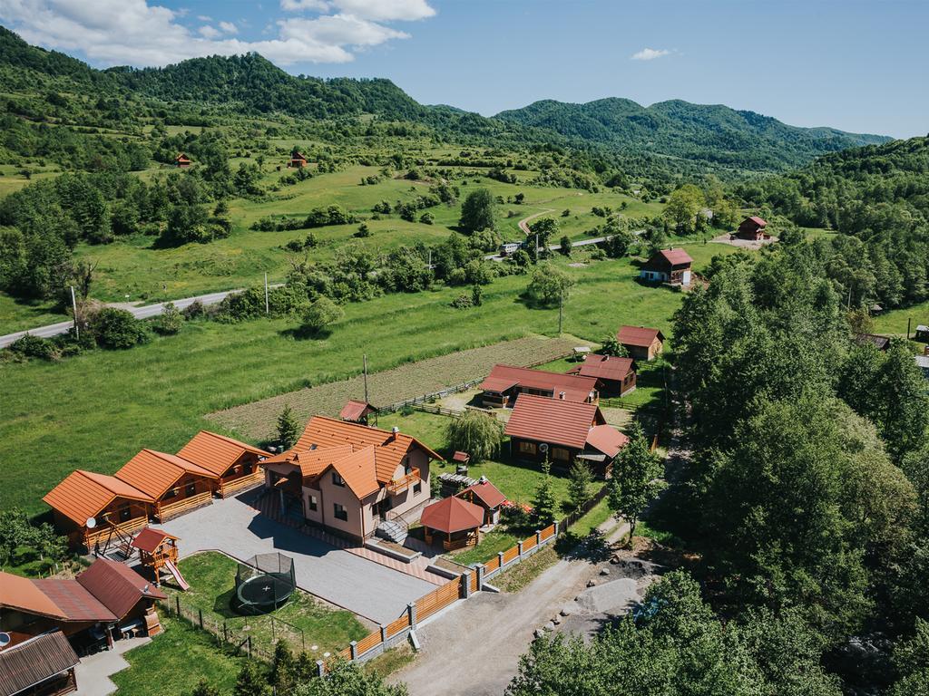 Riverside Woodhouses Прайд Екстериор снимка