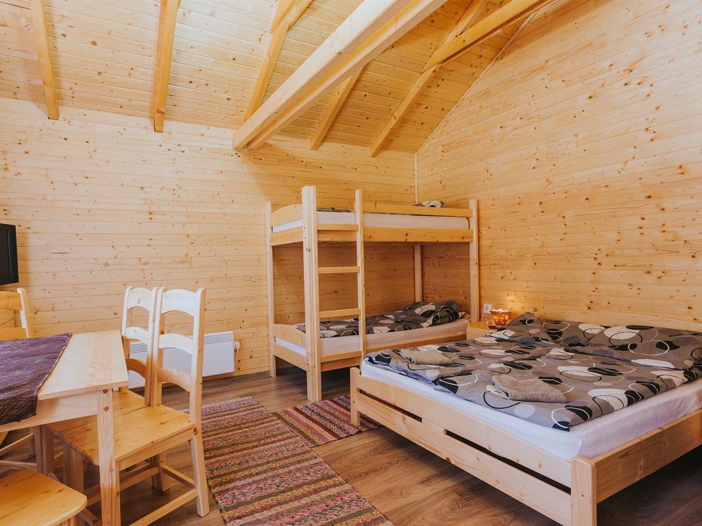 Riverside Woodhouses Прайд Екстериор снимка