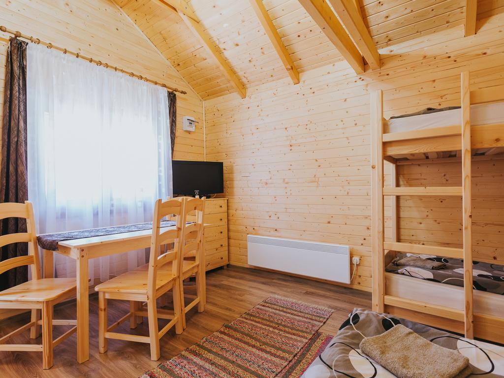 Riverside Woodhouses Прайд Екстериор снимка