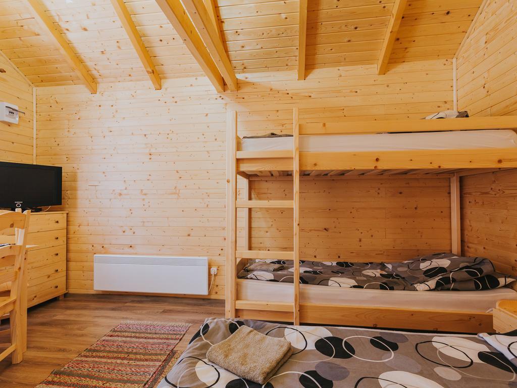 Riverside Woodhouses Прайд Екстериор снимка